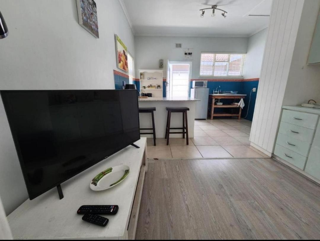 Crinum House And In Bloubergstrand Holiday home *