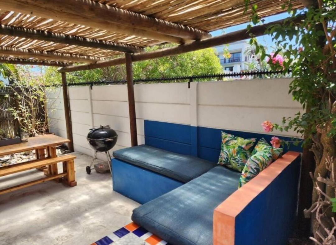 Holiday home Crinum House And In Bloubergstrand