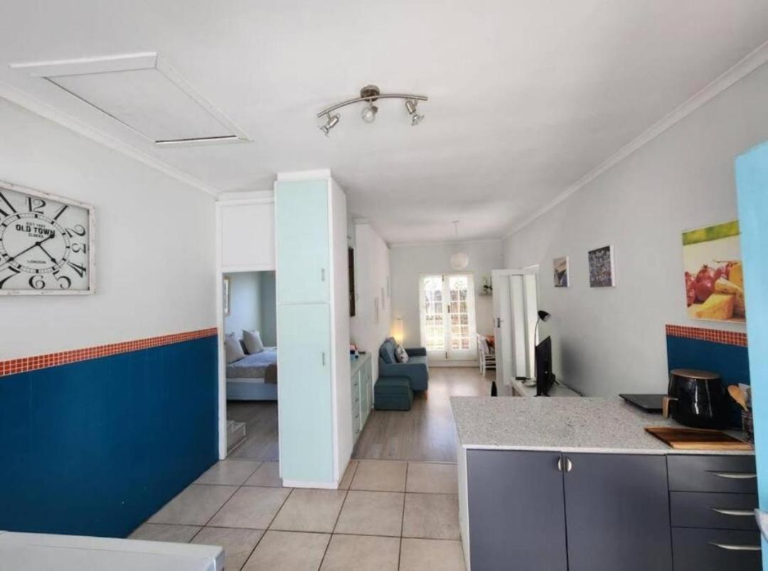 Crinum House And In Bloubergstrand Cape Town