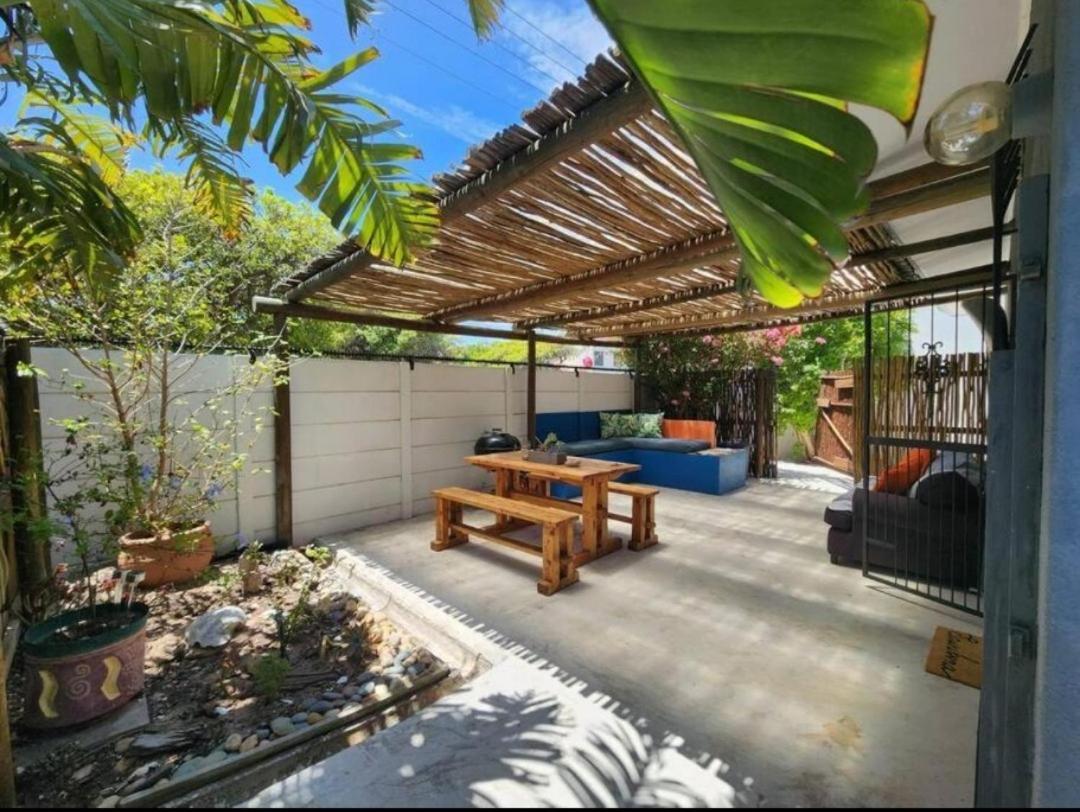 Crinum House And In Bloubergstrand Holiday home *