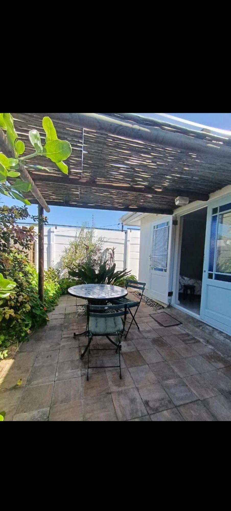 Crinum House And In Bloubergstrand Cape Town